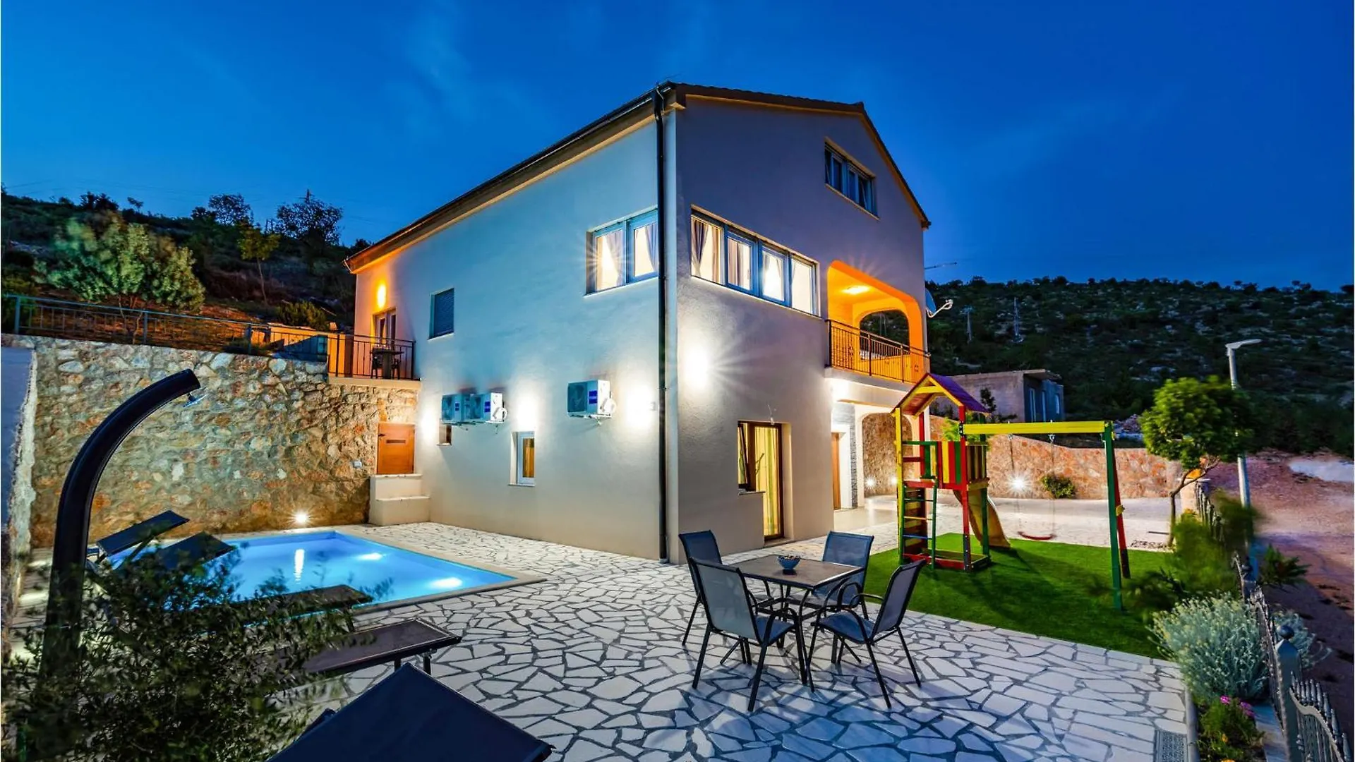 Awesome Home In Modric Rovanjska